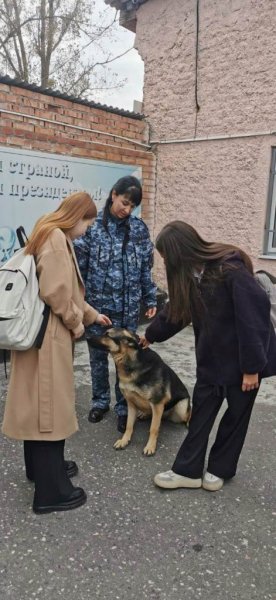 В Северной Осетии полицейские пригласили учащихся полицейского класса станичной школы в Центр кинологической службы райотдела